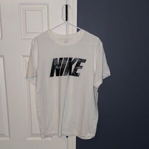 Nike White Short Sleeve Men's Tee